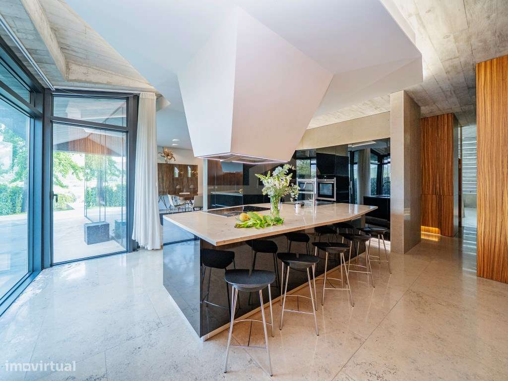 Exclusiva Moradia de Luxo com Design Contemporâneo-19