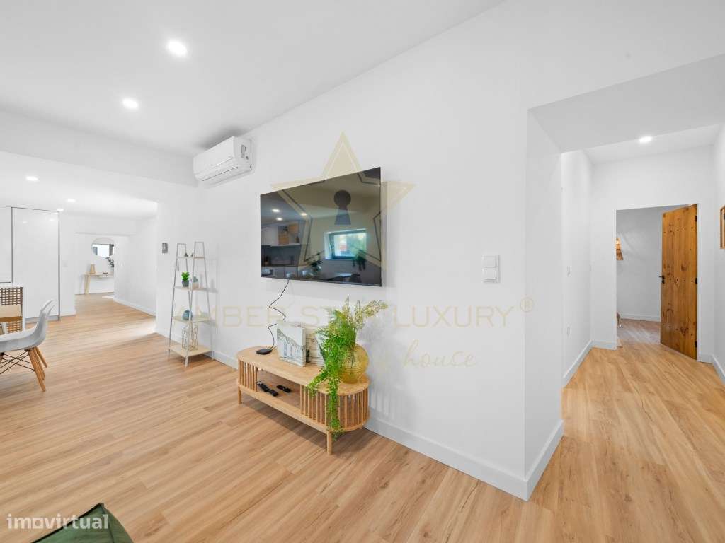 Moradia T4 térrea totalmente renovada, mobilada e equipada, a pouco... - Grande imagem: 4/35