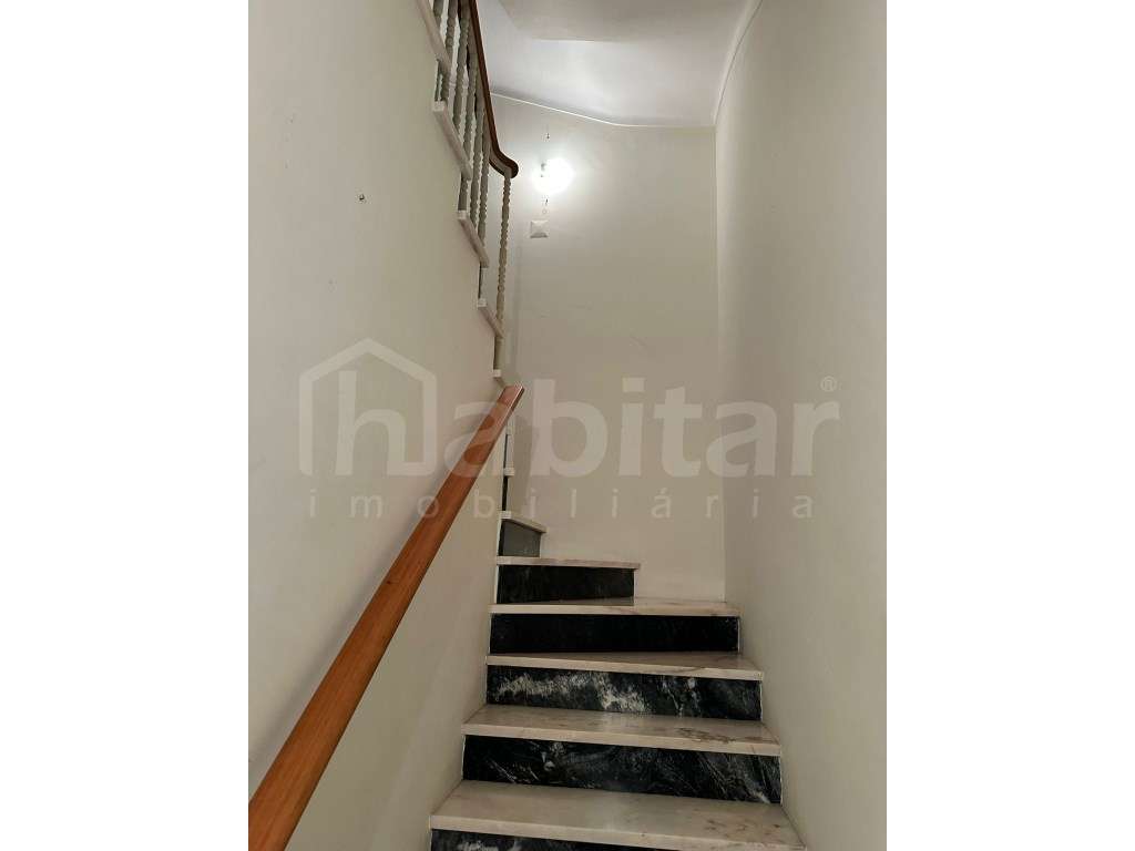 Moradia T3 no Centro Histórico de Benavente-9