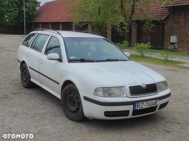 Skoda Octavia 1.8T Tour Plus - 4