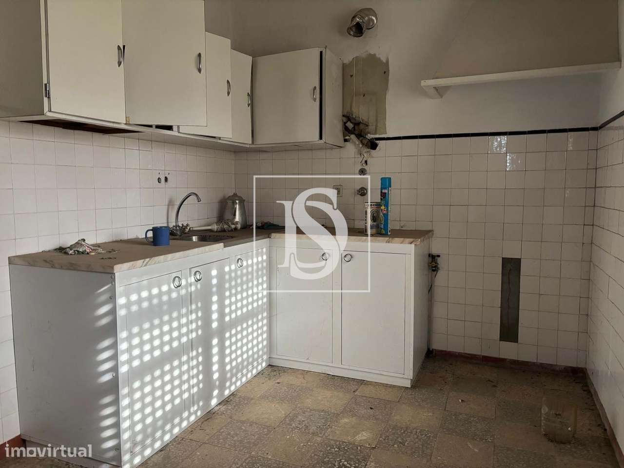 Oportunidade Única – Espaço Multifuncional com Armazém, Habitação e In-17