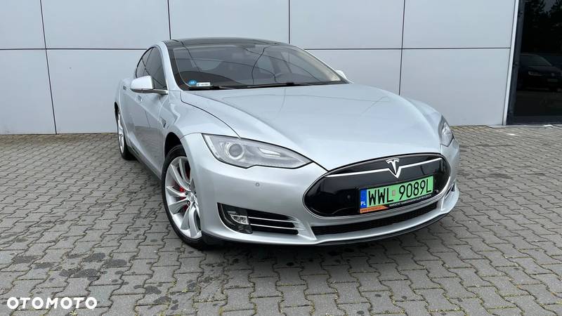 Tesla Model S D - 4