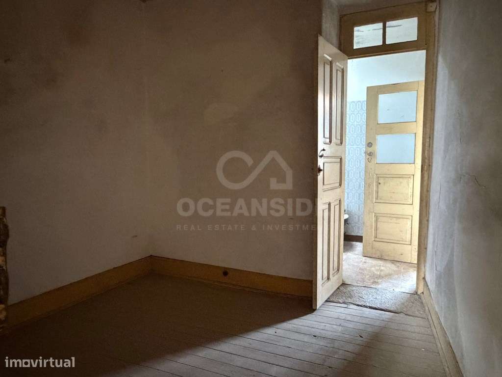 Moradia independente com 500 m2 de construção e terreno com 10.000 m2-20