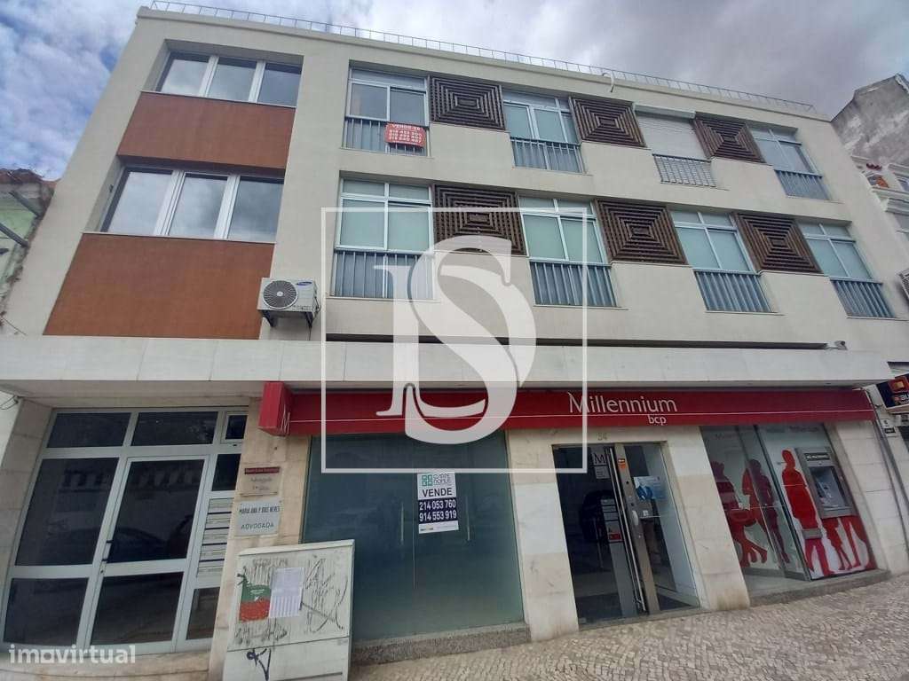 Apartamento T2 Remodelado no Coração do Montijo-31