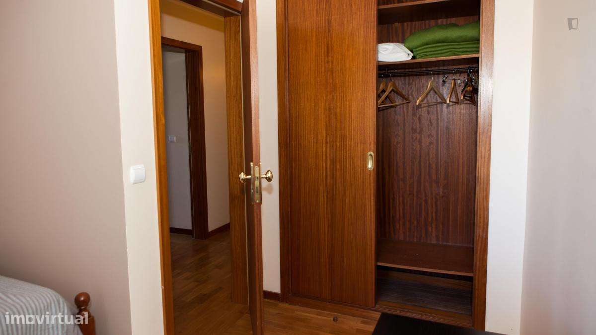 Quarto - localizado em Foz do Douro Porto - Grande imagem: 3/6