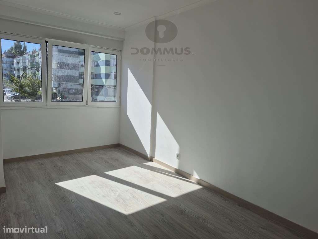 T3 Remodelado com 2 terraços em Massamá-6