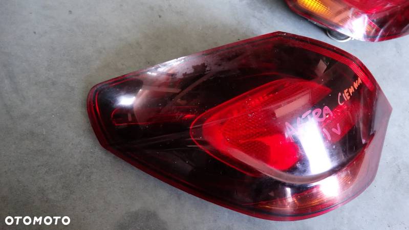 LAMPA TYLNA OPEL ASTRA IV J CIEMNE KOMPLET - 4