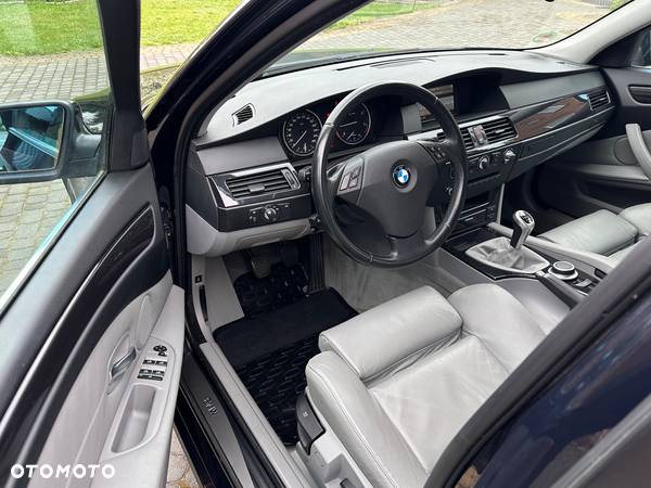 BMW Seria 5 520d Touring Special Edition - 15