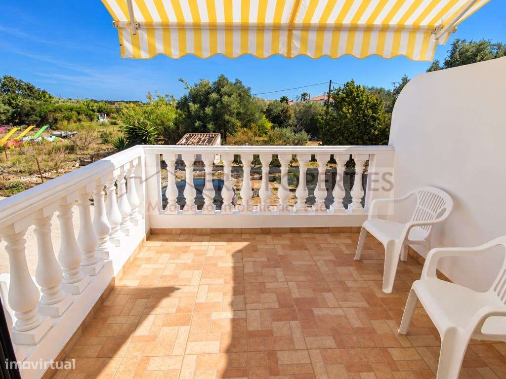 Moradia de Charme em Altura | 3 Quartos, Garagem e a 950 m da Praia-0