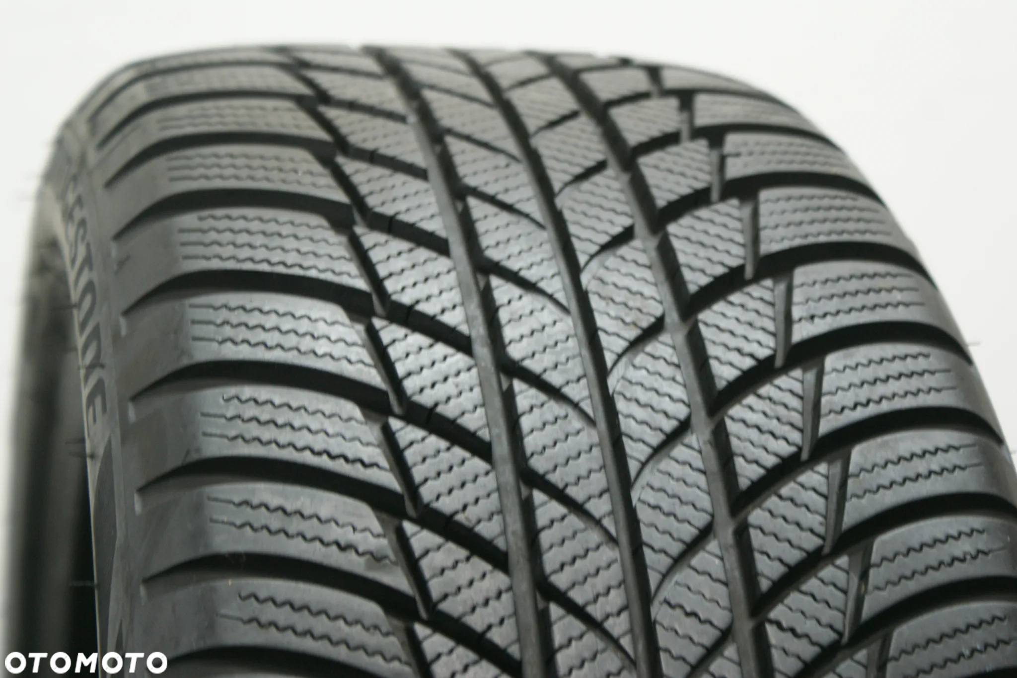 225/45R18 BRIDGESTONE BLIZZAK LM001 7,4mm 2021r - 2