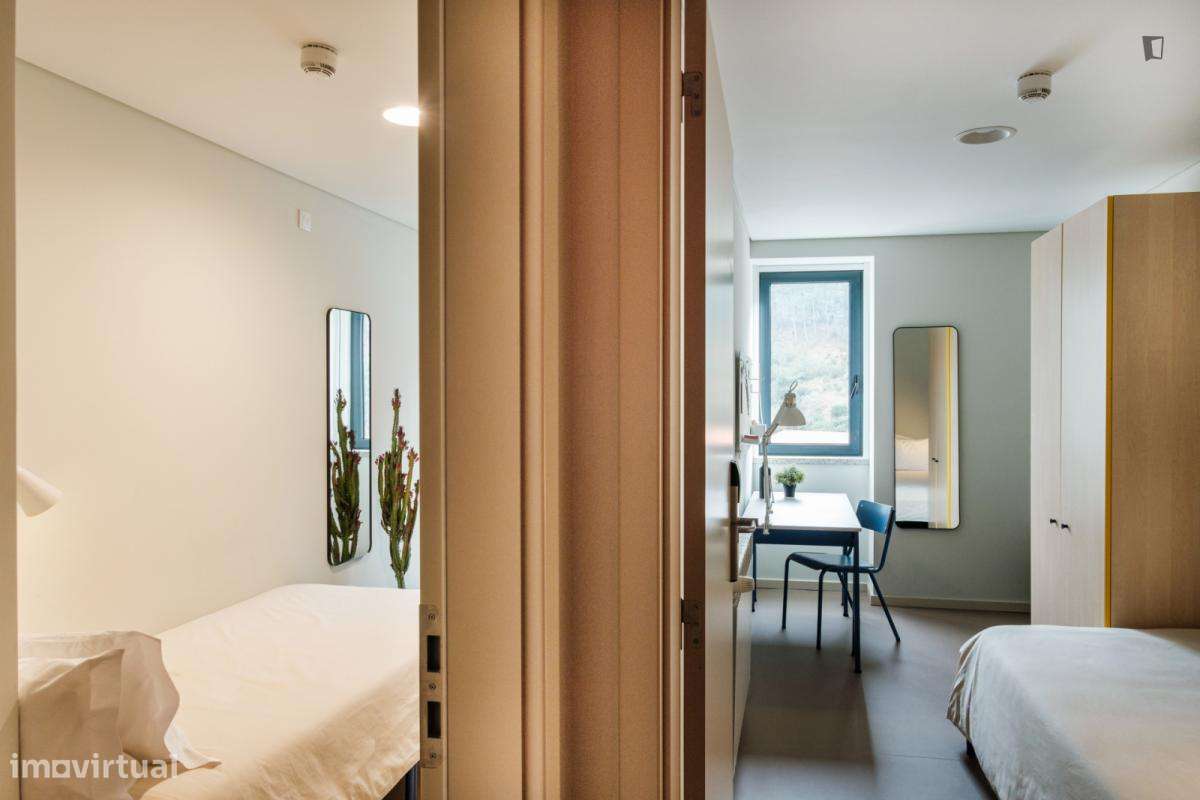 Quarto - localizado em Covilha - Grande imagem: 2/3