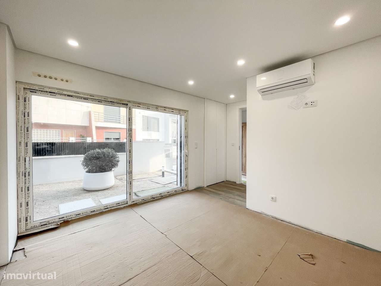 Moradia T4 com Piscina - Santa Iria de Azoia (Bairro da Salvação)-11