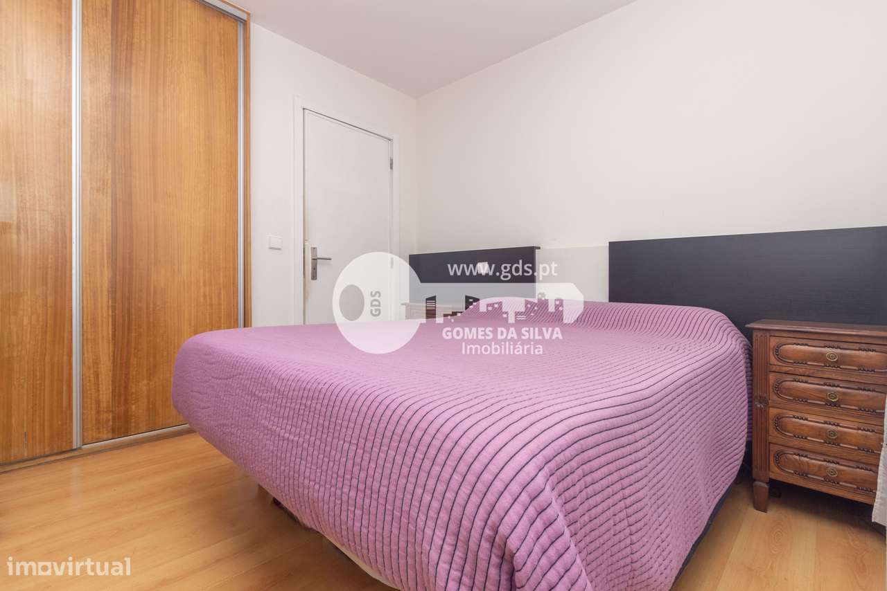 Moradia T3+1 com Espaços Comerciais – Ideal para Viver e Investir-24