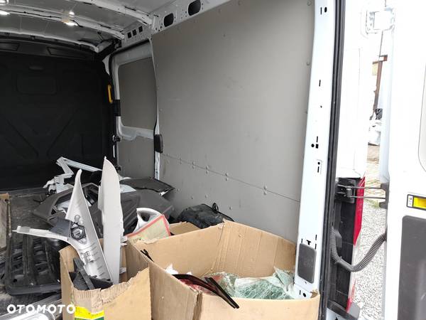 Ford Transit MK8 Lift L3H2 2.0Tdci 130km 2023 r Klima Grzana szyba  Esp Euro 6 Pdc Przod Tyl Oryginalny Przebieg 11 tys  Led Tempomat Skórzana Kierownica - 23