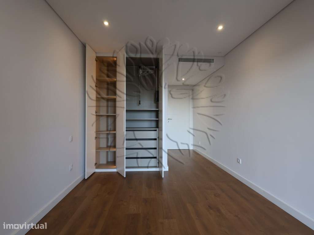 Apartamento T3 usado como novo em Vale Salgueiro, Montijo. Com 196 ...-35