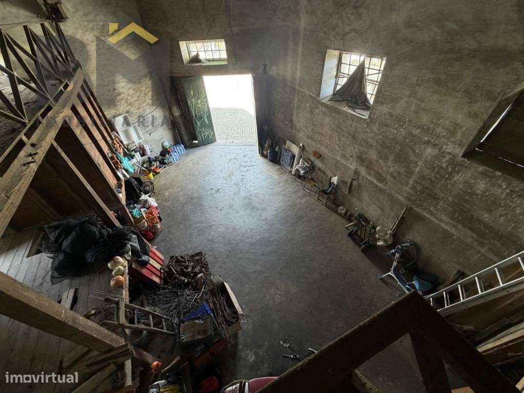 Edifício antigo no centro da aldeia de Proença-a-Velha-12