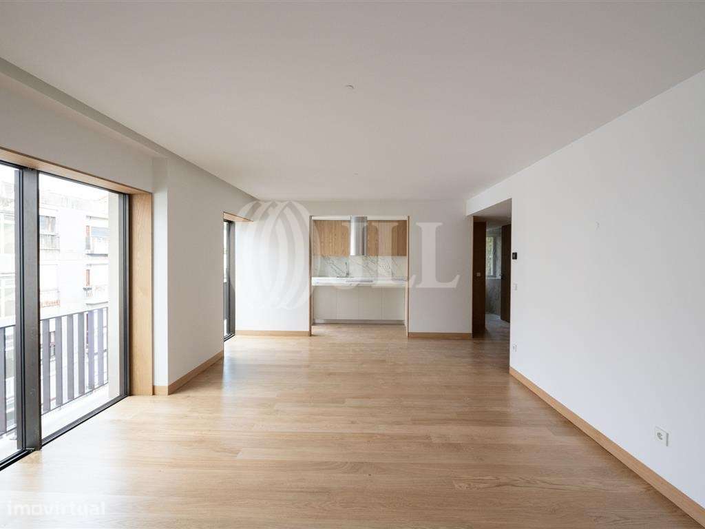 Apartamento T3 Duplex com Varanda Camões 800 - Grande imagem: 1/46