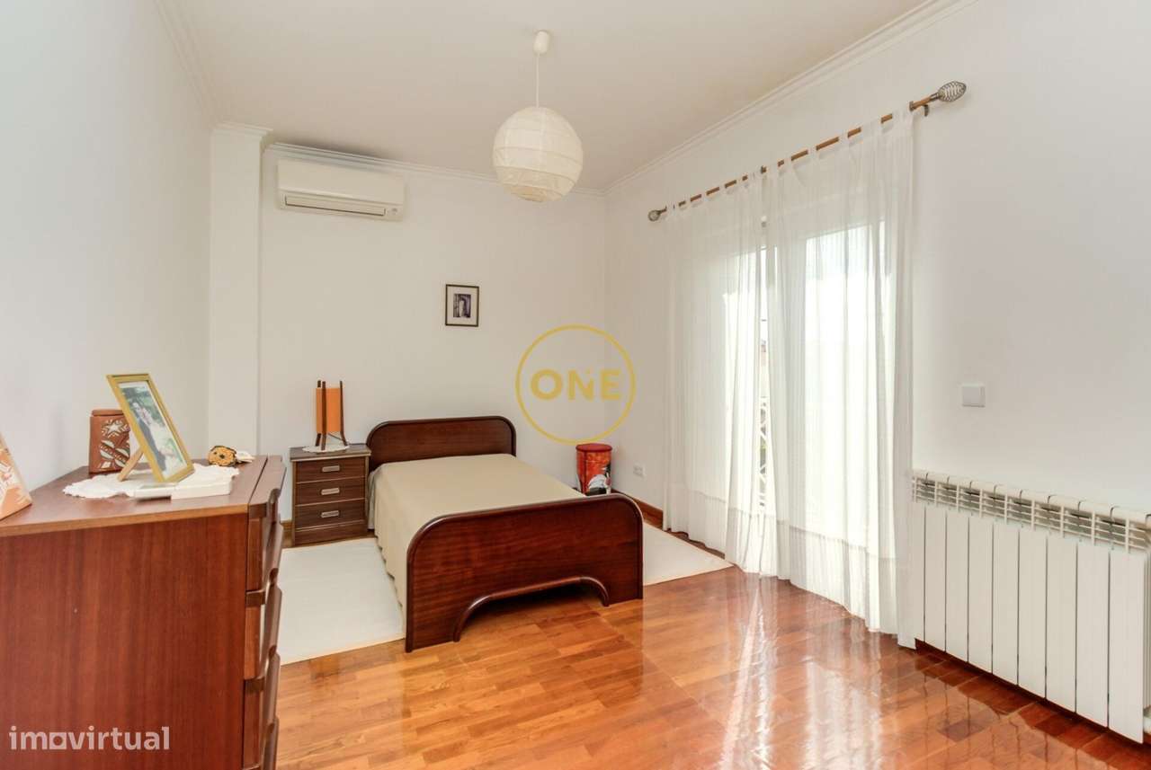 Moradia T4 com Jardim e Garagem na Ramada, Odivelas - Grande imagem: 5/59