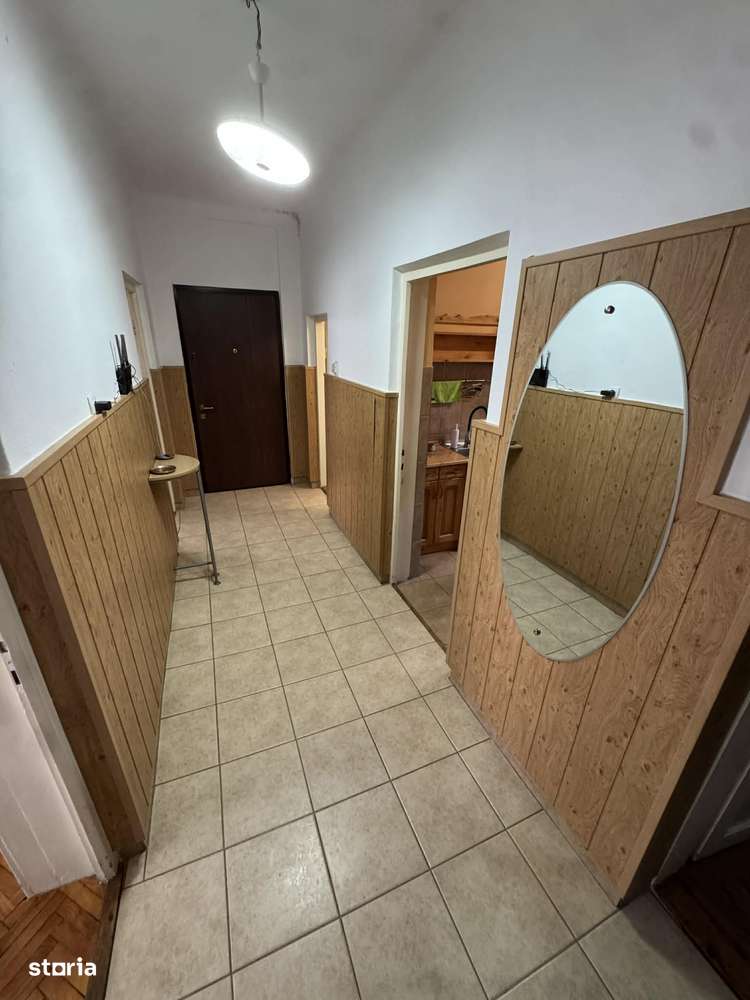 Apartament in asociatie + garaj si beci , etaj 1 , zona Piata Mica-5