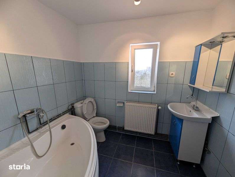 Vand casa 5 camere 2 bai 2 bucatarii garaj interior curte mare, Resita - Imagine principală: 5/8