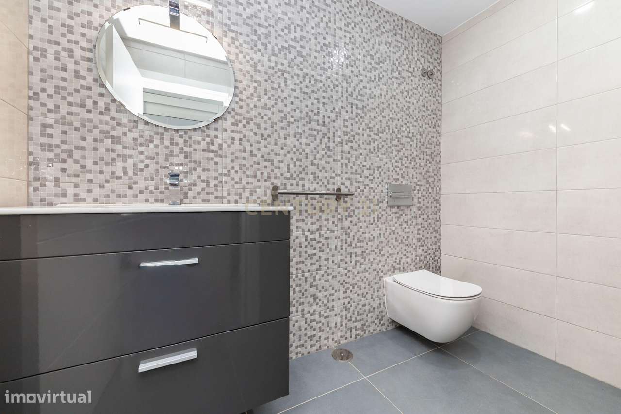 Moradia Isolada T4 de Prestígio – Bairro de São João, Sobreda-56