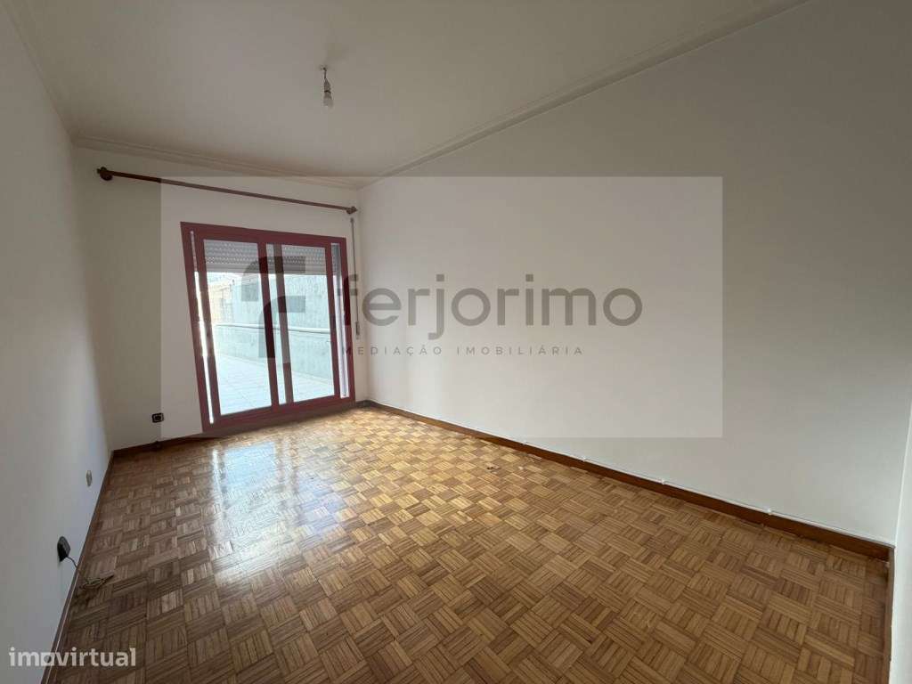 Apartamento T3 para venda no centro da Vila-11
