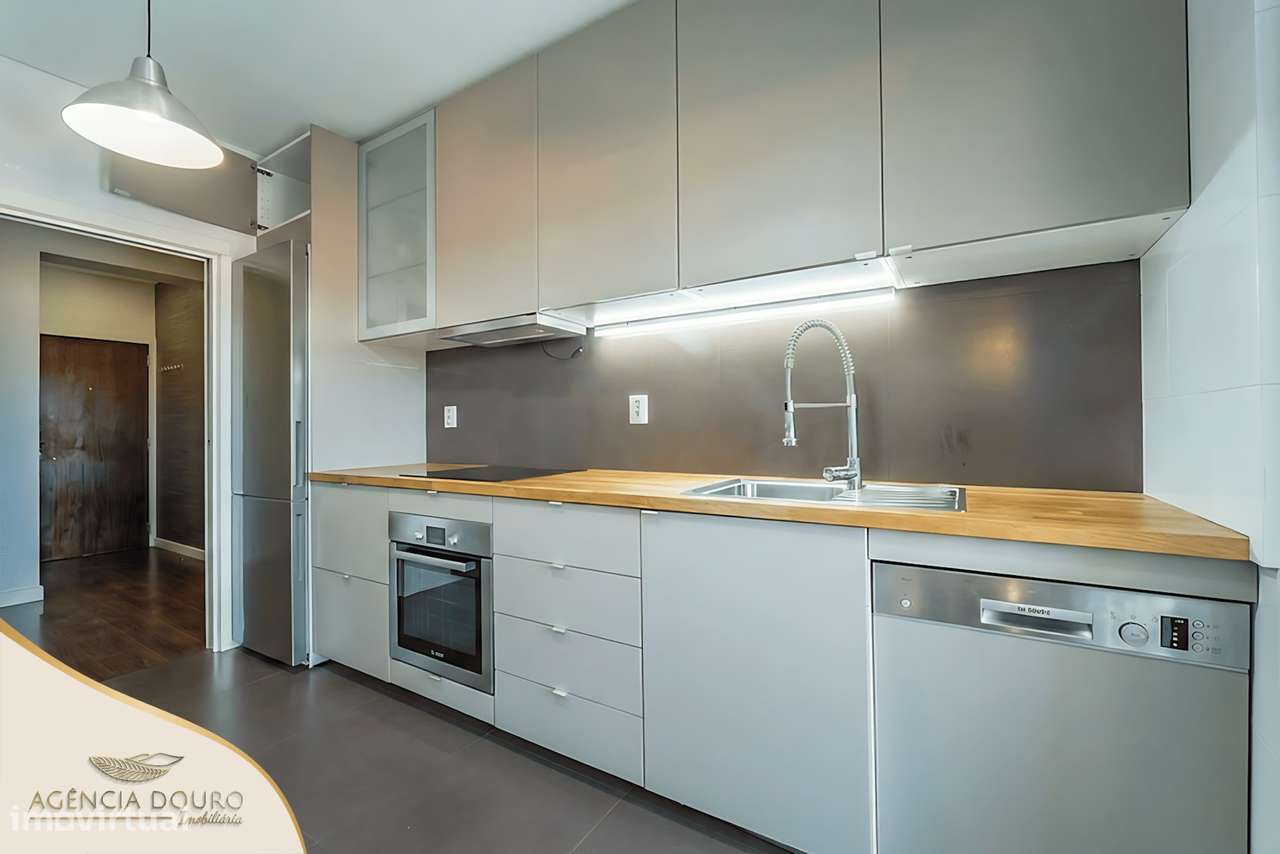 Apartamento T4 com varandas, em Aldoar, Porto-4
