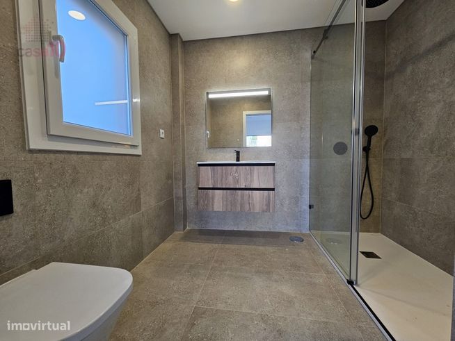 Moradia com piscina, a estrear, para venda em Azeitão-6