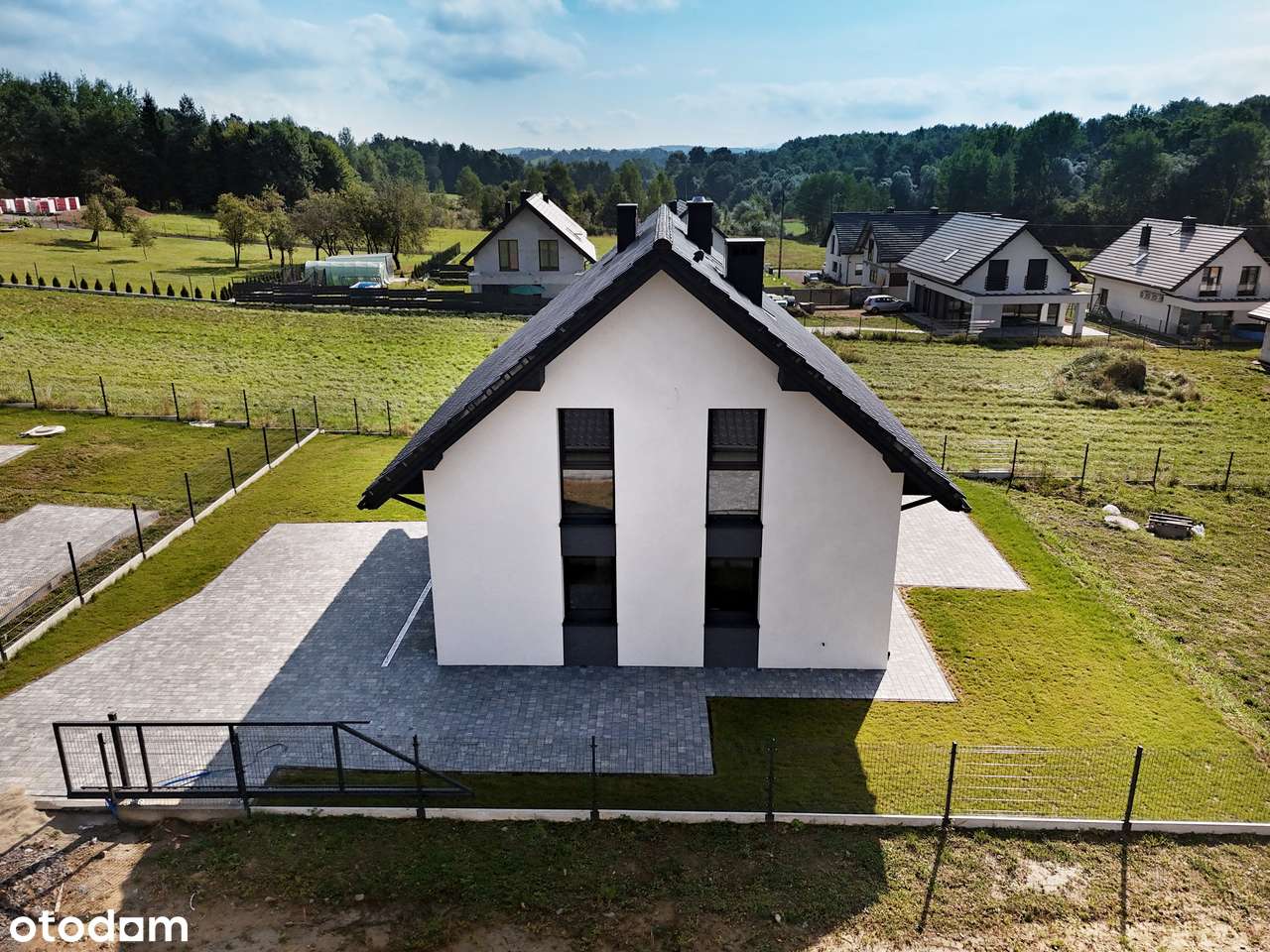 Funkcjonalny Dom z Garażem!-1