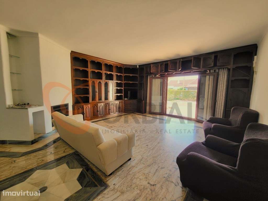 Excelente moradia de 5 quartos, localizada numa zona residencial ca... - Grande imagem: 3/48