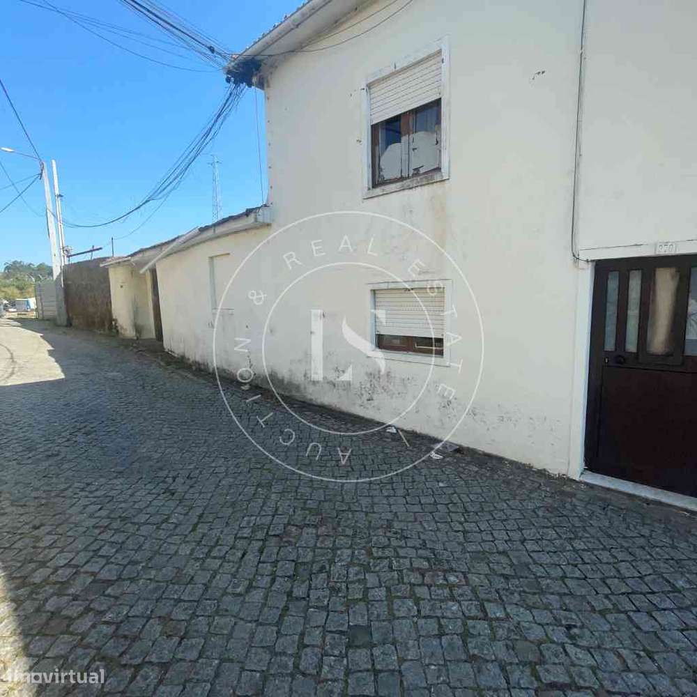 Edifício com 3 Habitações | Maia-6