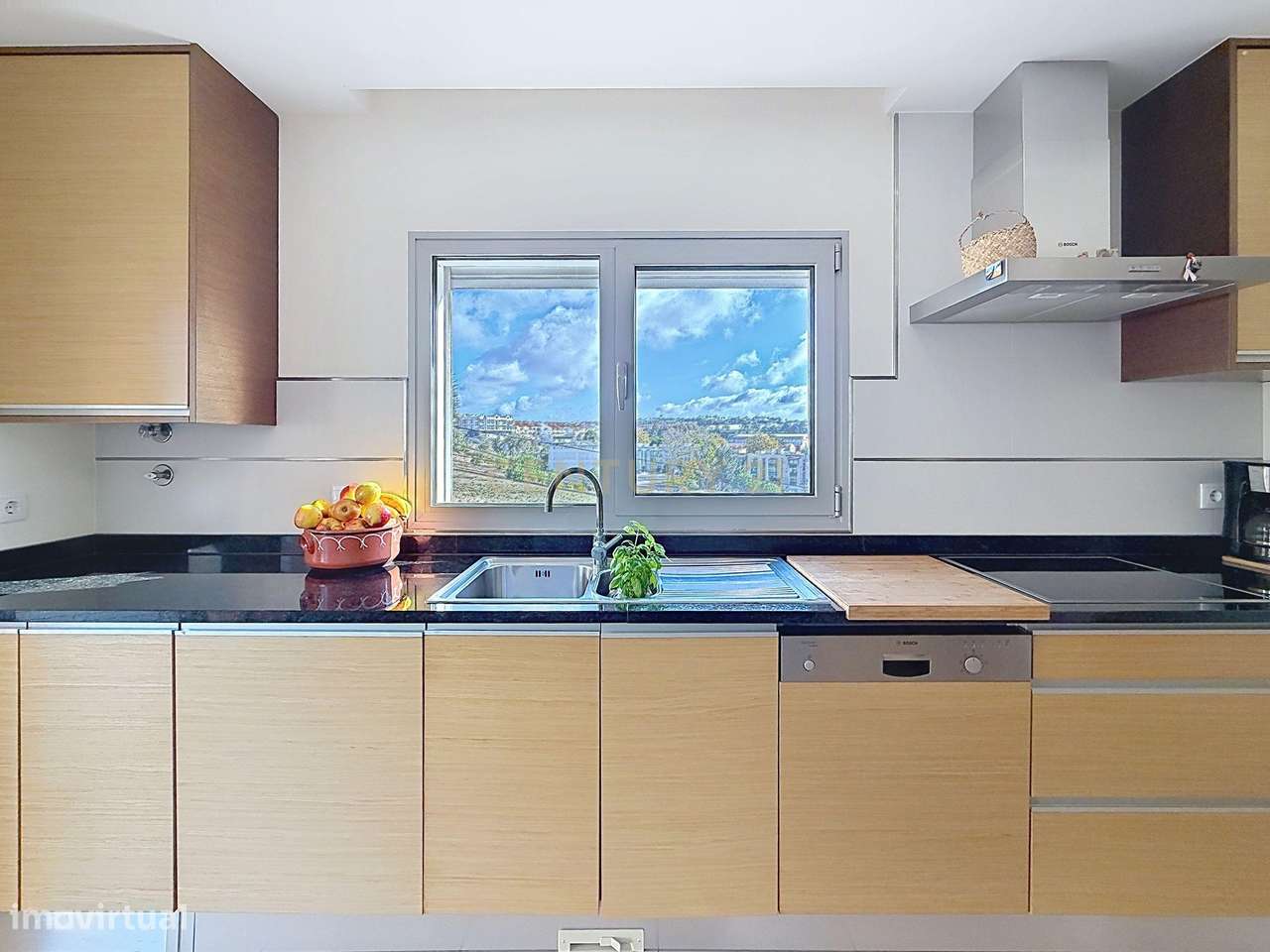 Apartamento T2 com varanda e garagem fechada na Nazaré.-12