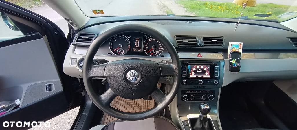 Volkswagen Passat - 9