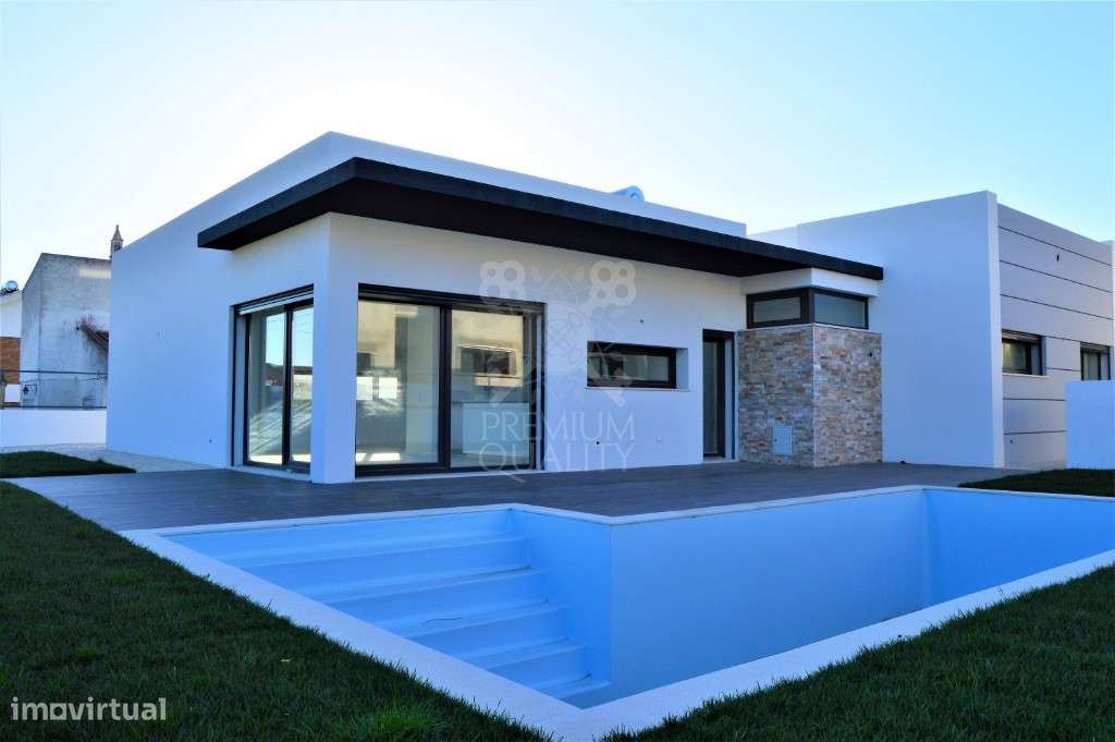 Moradia T3 com piscina para construção-7