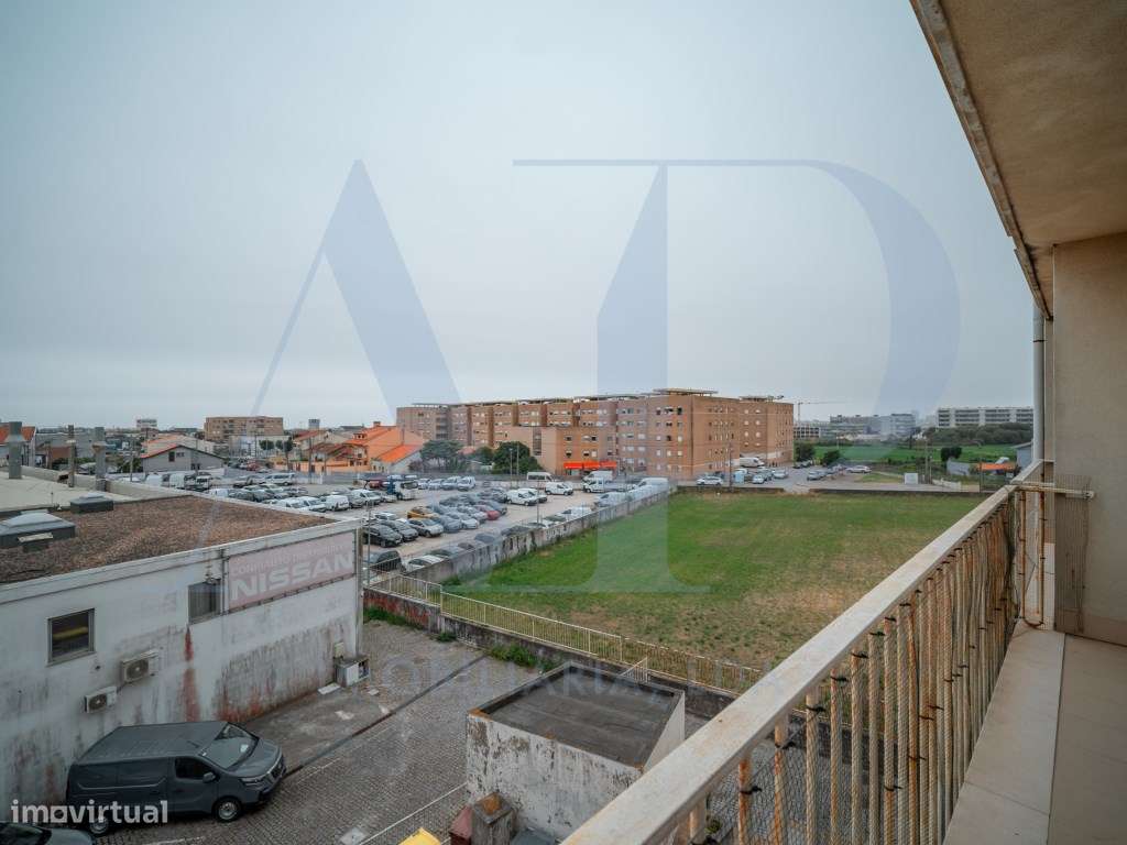 Apartamento T3 com varanda, e localização privilegiada em Vila do C...-17