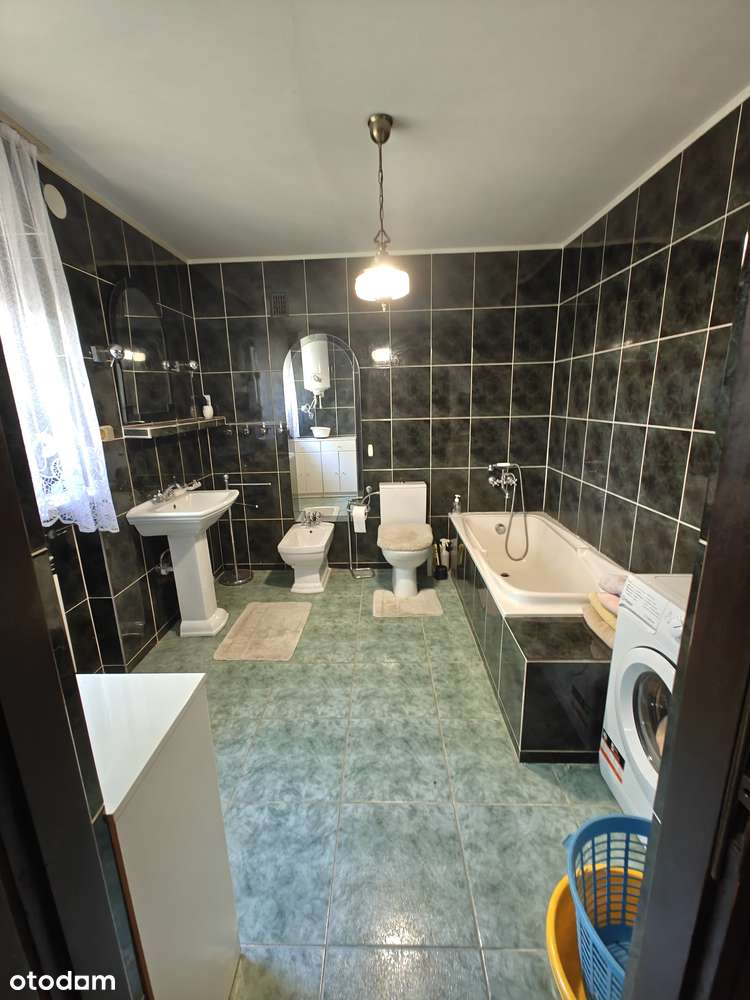 Dom wolnostojący w atrakcyjnej okolicy. Duża zadbana działka-13