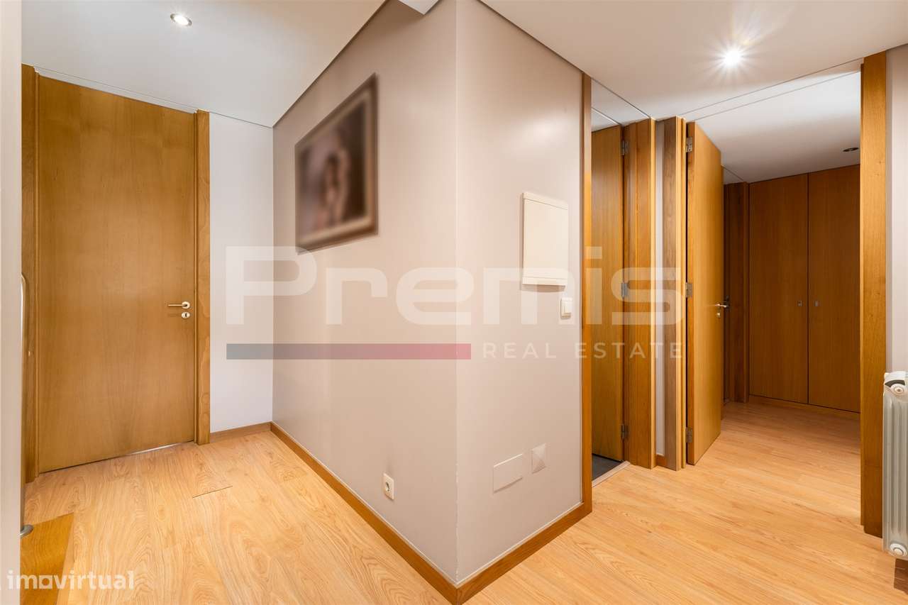 Moradia T5, com jardim e garagem para 4 carros, em Vila Nova de Gaia-36