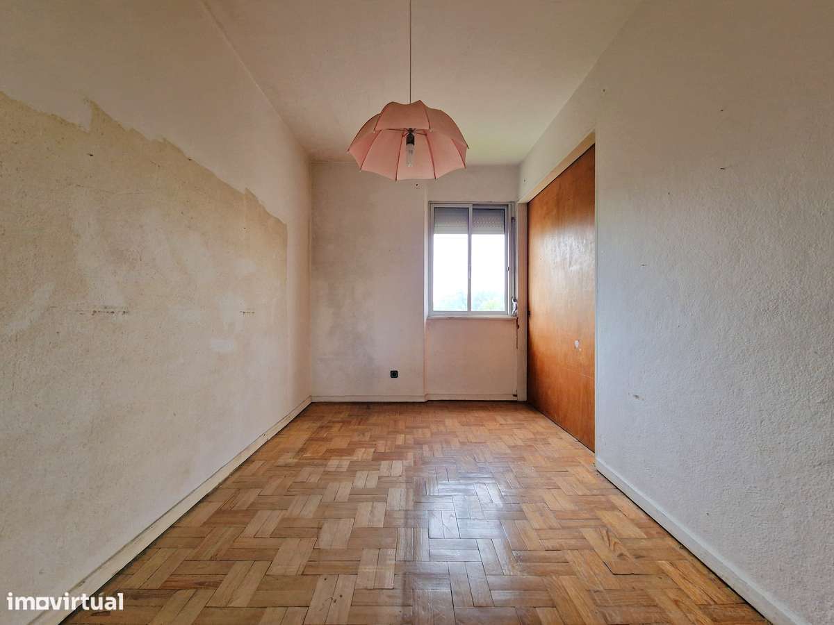 Apartamento T3 para remodelação total nos Olivais-12