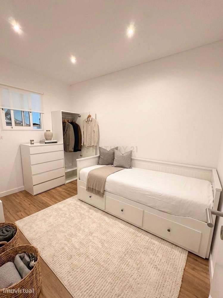 Apartamento T2 Remodelado a poucos minutos da Estação da Reboleira-9