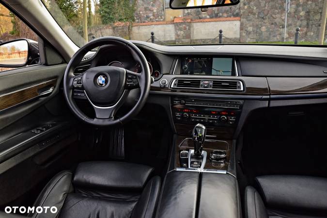 BMW Seria 7 730d - 26