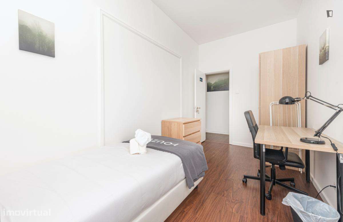 Quarto - localizado em Marquês de Pombal Lisbon - Grande imagem: 3/23