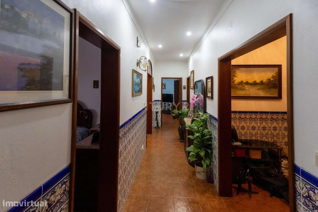 Moradia T3 com quintal, garagem e anexos no centro de Ervidel-8