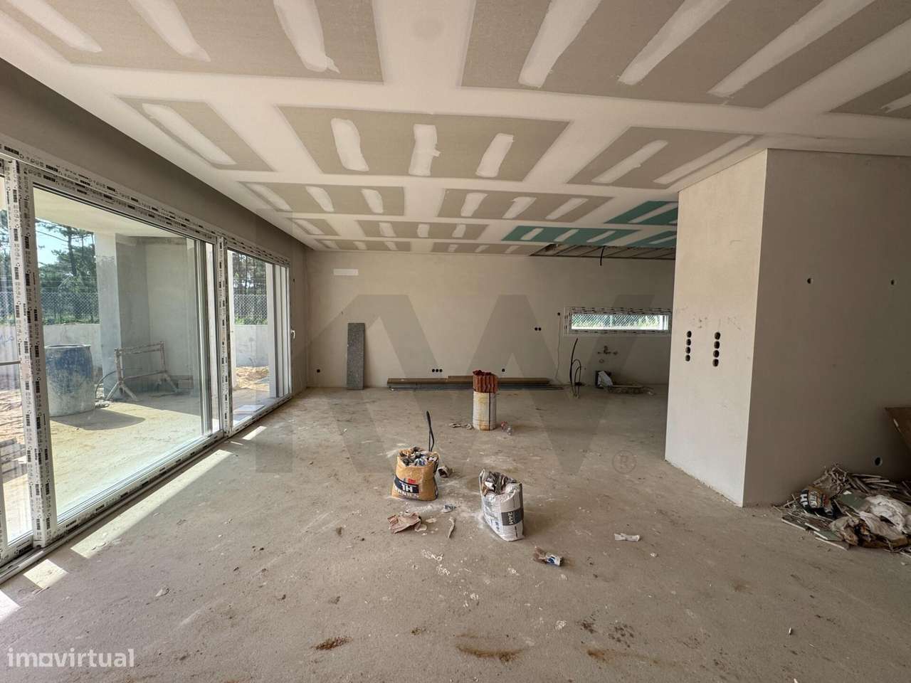 Moradia T3+1 Exclusiva com Piscina Junto ao Pinhal da Aroeira-16