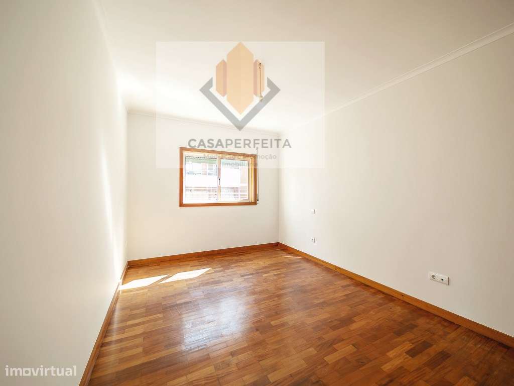 Fabuloso Apartamento T3 de 3 Frentes com Varanda e Box - Avintes-24