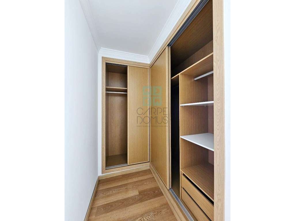 Espaçoso apartamento T3, com parqueamento, junto centro de Loulé, A...-44