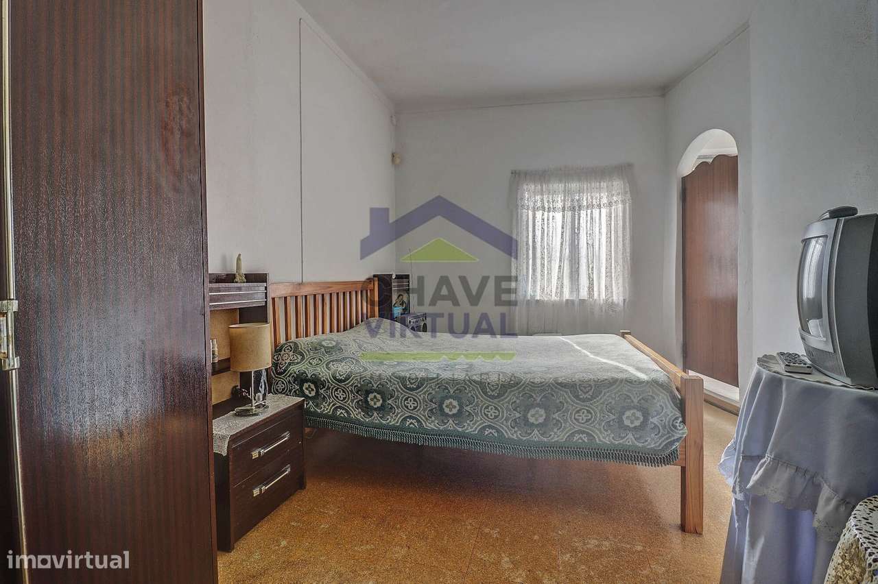 Moradia V2+1 com Terreno e Garagem - Delgada, Bombarral-22