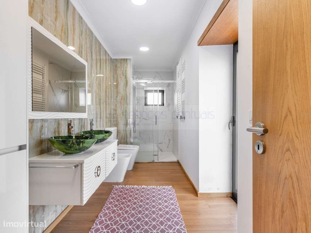 Propriedade Distinta com Piscina, Anexos, Poço de Água e Duas Fraçõ...-20