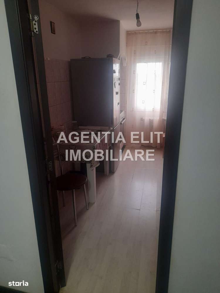 Apartament 3 camere, zona Mall-5