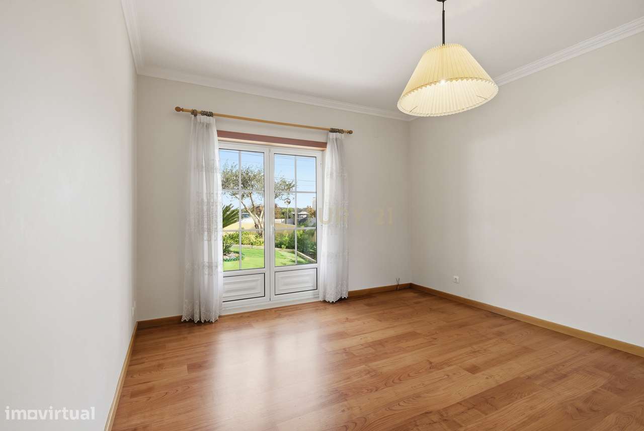 Moradia T5 com Garagem e Piscina em Miragaia, Lourinhã-10