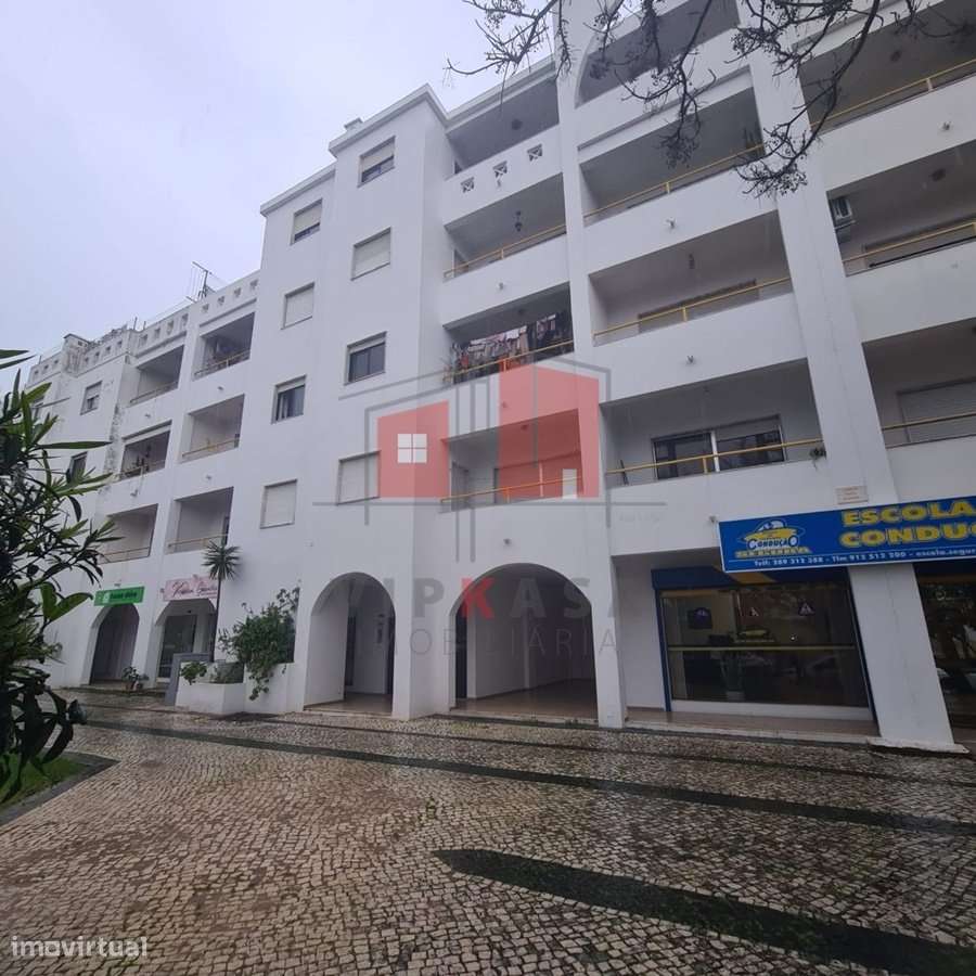 Apartamento T2 em Quarteira (Remodelado)-0